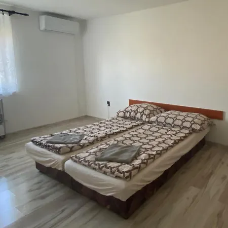 Opal * Štúrovo