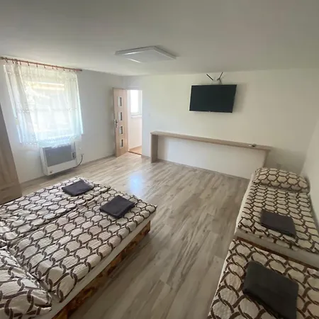 Opal * Štúrovo