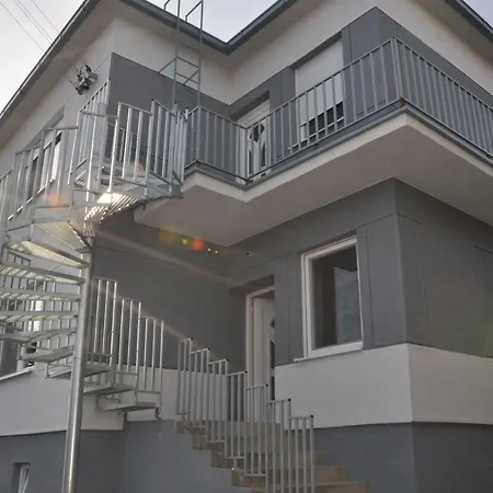 Country house Opal Sturovo